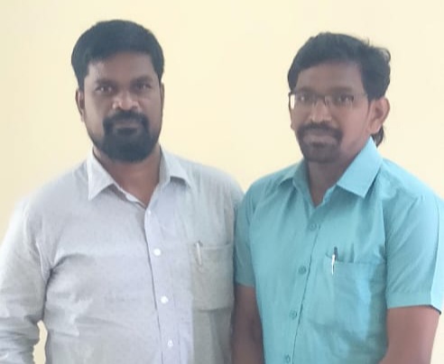నంద్యాల జిల్లా స్పోర్ట్స్ అథారిటీ చీఫ్ కోచ్ రాజు సార్ గారిని మర్యాదపూర్వకంగా కలిసిన సాఫ్ట్ బాల్ వేసవి శిక్షణ క్రీడా శిబిరం శిక్షకుడు ఏ.పుల్లయ్య నంద్యాల జిల్లా స్పోర్ట్స్ అథారిటీ చీఫ్ కోచ్ రాజు సార్ గారిని మర్యాదపూర్వకంగా కలిసిన సాఫ్ట్ బాల్ వేసవి శిక్షణ క్రీడా శిబిరం శిక్షకుడు ఏ.పుల్లయ్య