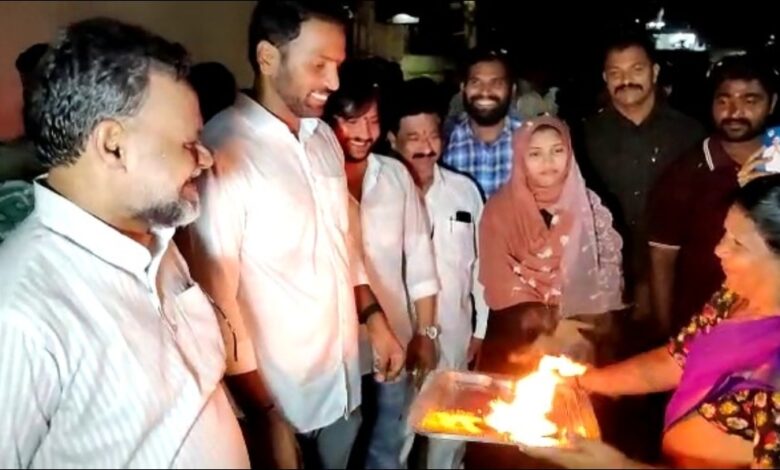 గడప గడప లో వెల్లివిరిసిన ఆనందం గడప గడప లో వెల్లివిరిసిన ఆనందం