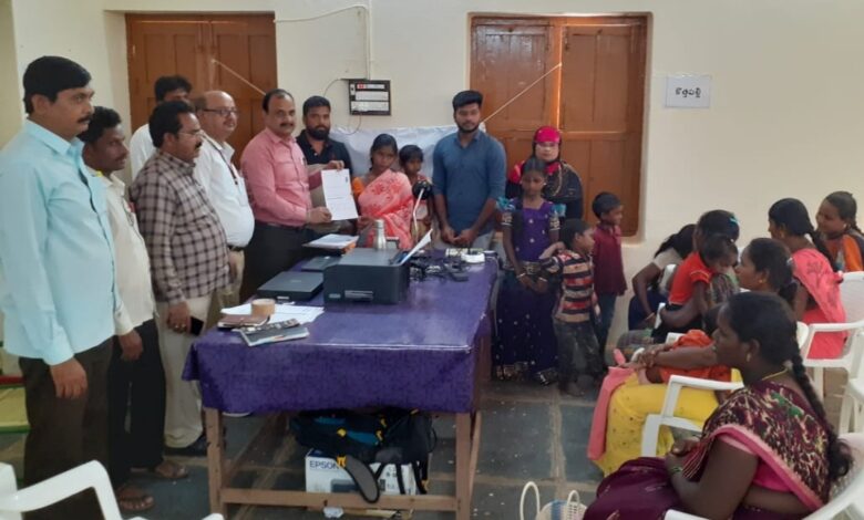 చెంచుగూడెం లలో ప్రత్యేక ఆధార్ నమోదు కేంద్రాలు : శ్రీశైలం ఐటీడీఏ ప్రాజెక్ట్ అధికారి రవీంద్ర రెడ్డి చెంచుగూడెం లలో ప్రత్యేక ఆధార్ నమోదు కేంద్రాలు : శ్రీశైలం ఐటీడీఏ ప్రాజెక్ట్ అధికారి రవీంద్ర రెడ్డి
