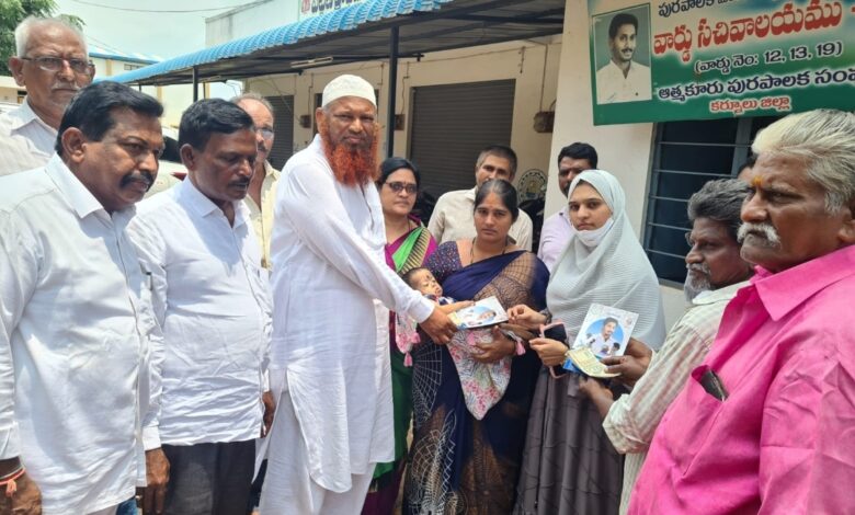 ఎమ్మెల్యే శిల్పా చక్రపాణి రెడ్డి సహకారంతో దివ్యాంగుల పెన్షన్ మంజూరు ఎమ్మెల్యే శిల్పా చక్రపాణి రెడ్డి సహకారంతో దివ్యాంగుల పెన్షన్ మంజూరు