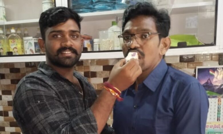 మేఘన డ్రై ఫ్రూట్స్ షాప్ లో ఆత్మకూర్ ప్రైవేట్ పిఈటి ఎ.పుల్లయ్య జన్మదిన వేడుకలు మేఘన డ్రై ఫ్రూట్స్ షాప్ లో ఆత్మకూర్ ప్రైవేట్ పిఈటి ఎ.పుల్లయ్య జన్మదిన వేడుకలు